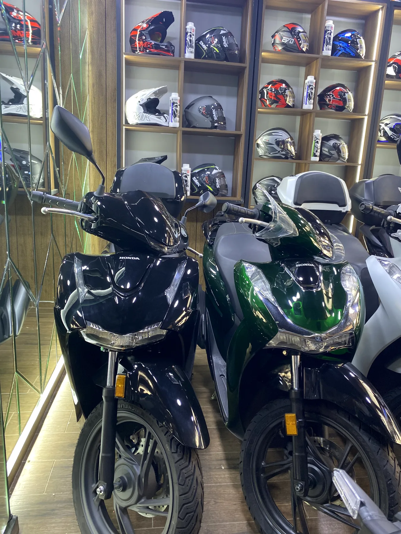 Honda SH au showroom Moto GP Milano